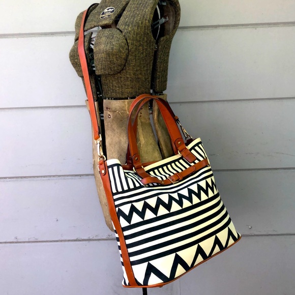 SOLE SOCIETY Cross Body/Shoulder Bag - Picture 2 of 4